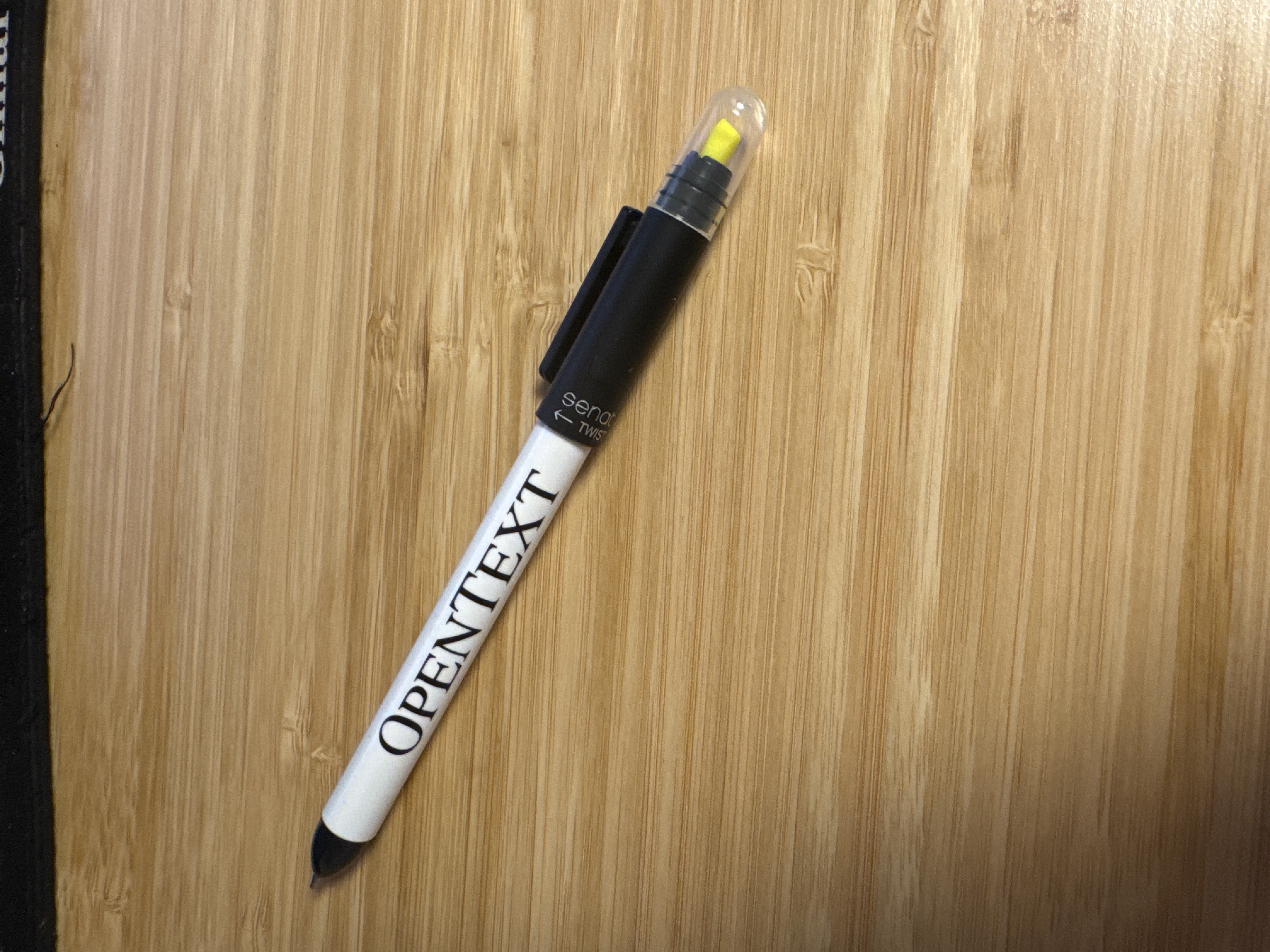 Kugelschreiber mit Gelbmarker